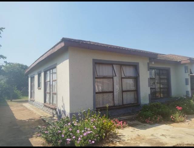 3 BEDROOM HOUSE FOR SALE IN MADOMBIDZHA